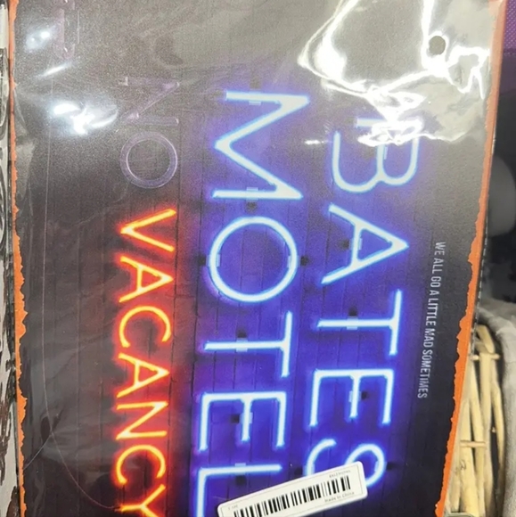 New Bates Motel vacancy tin sign 8x12 - Picture 4 of 4